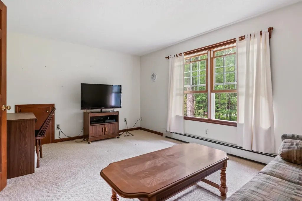 19 Rowland Road Grantham NH 03753