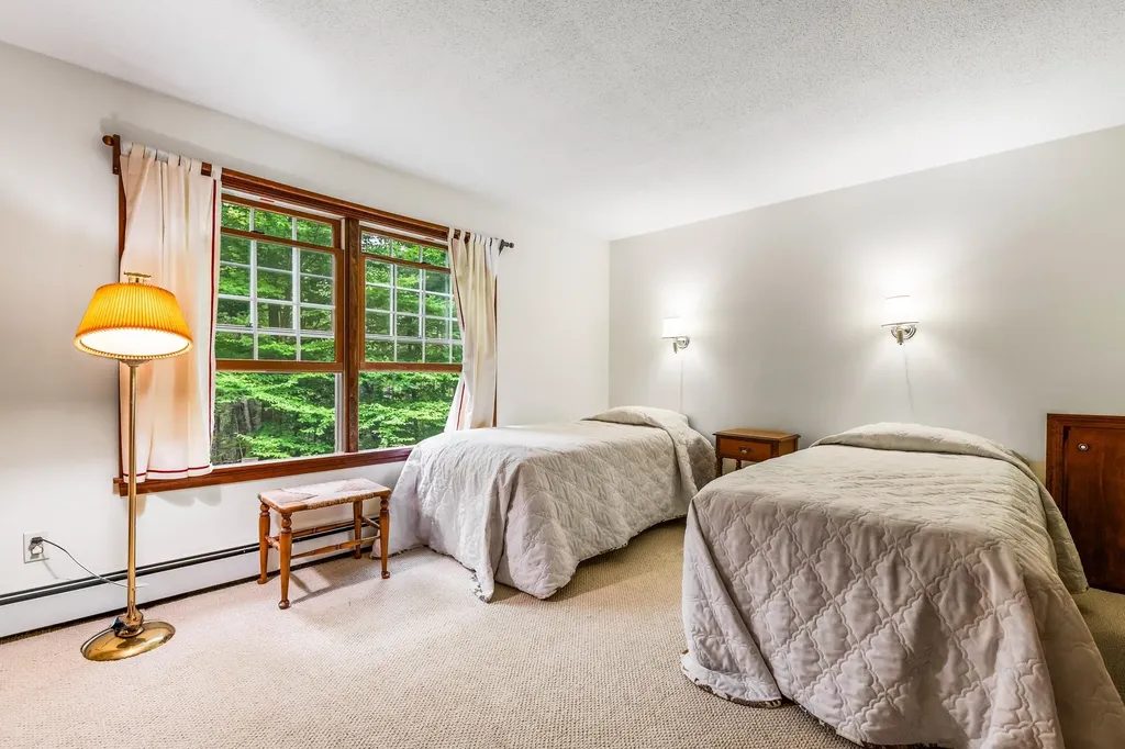 19 Rowland Road Grantham NH 03753