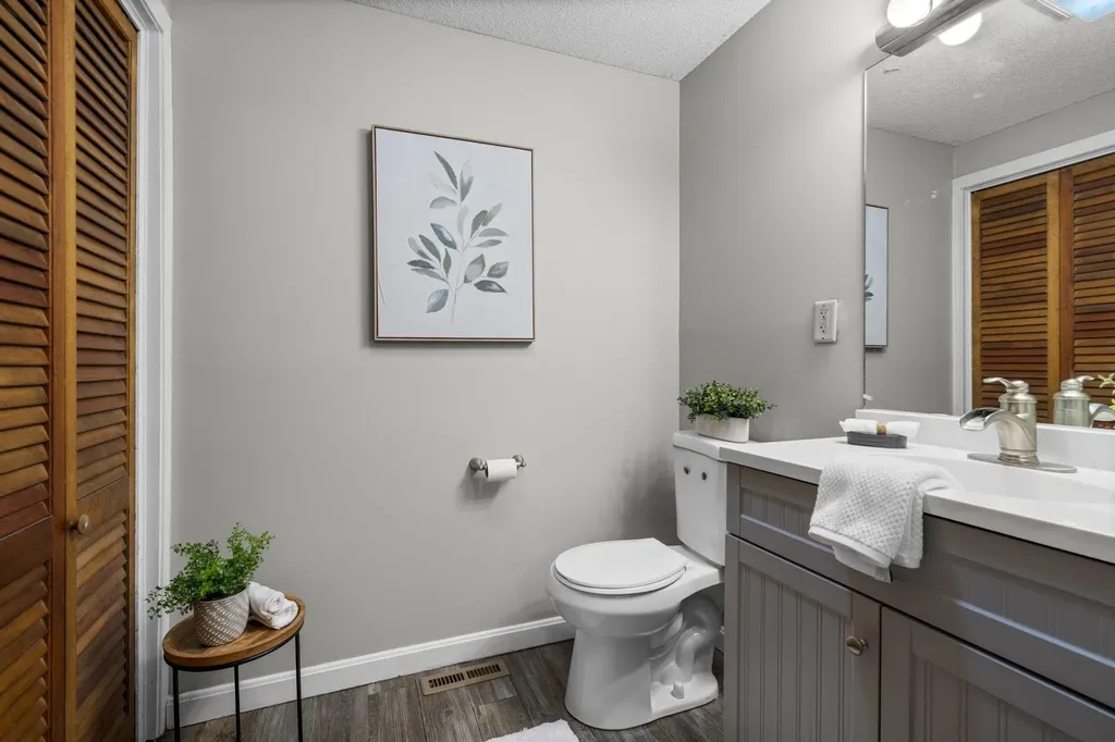 26 Stacey Circle Windham NH 03087