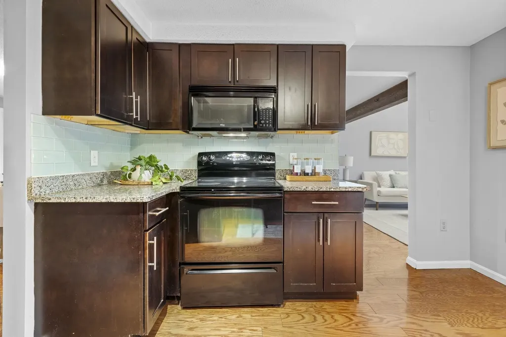 26 Stacey Circle Windham NH 03087