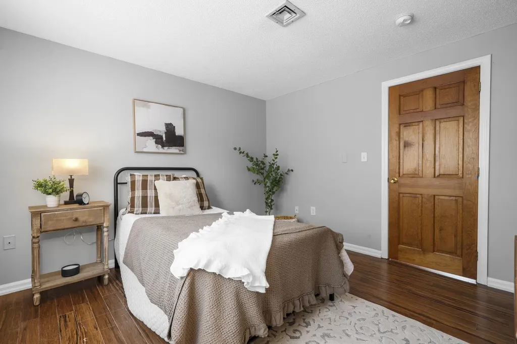 26 Stacey Circle Windham NH 03087
