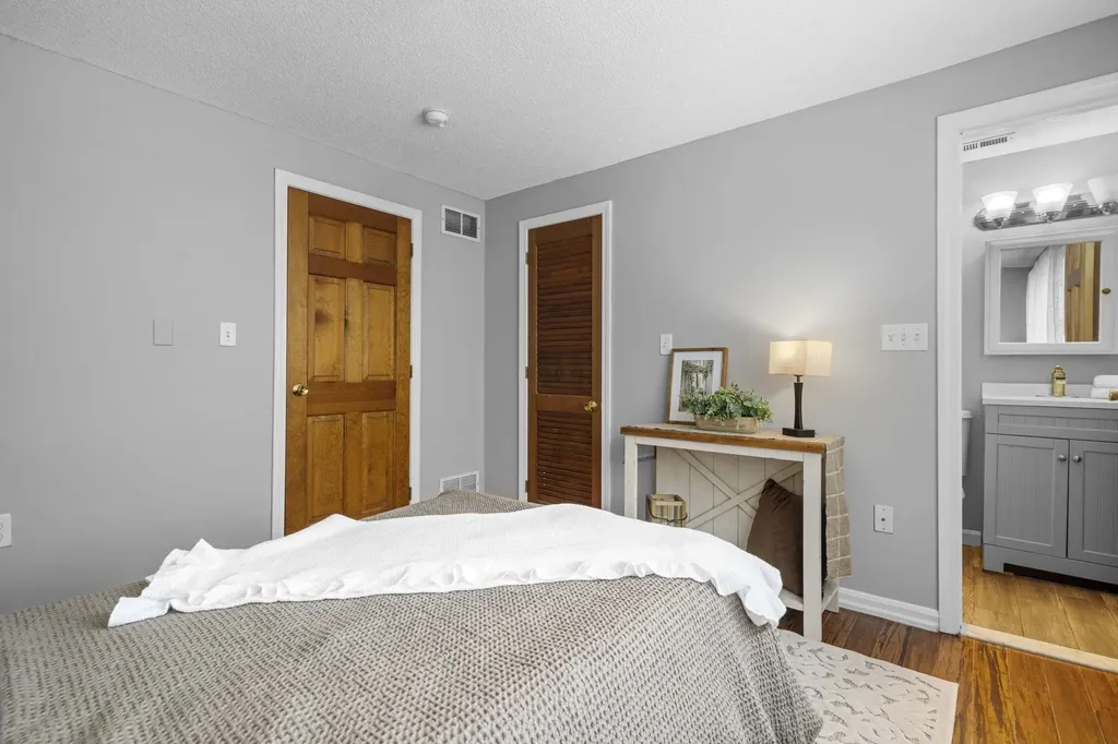 26 Stacey Circle Windham NH 03087