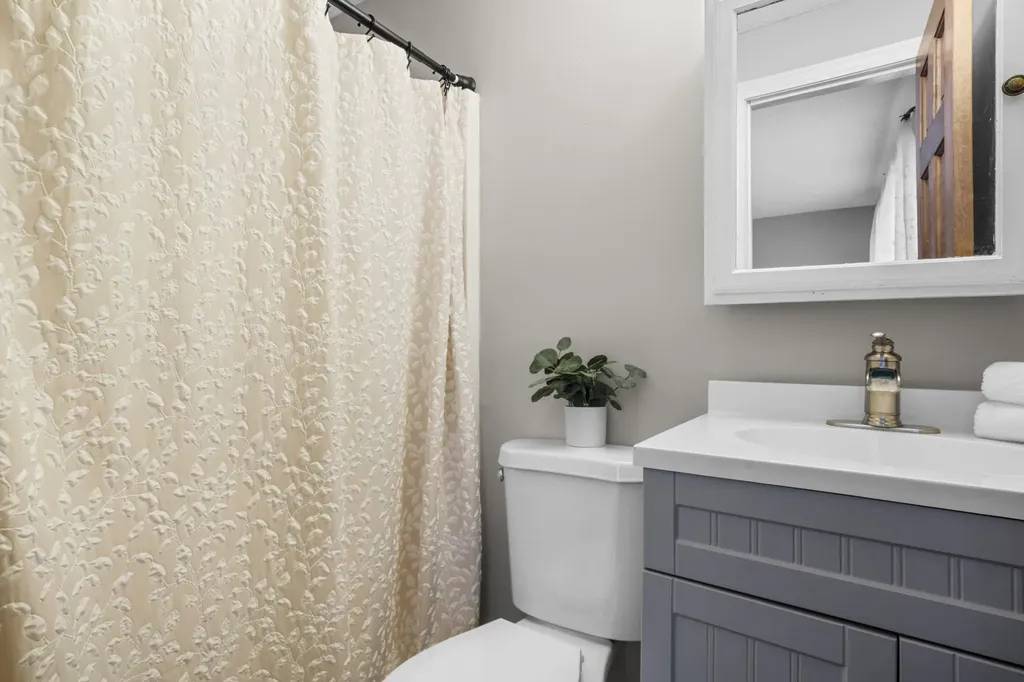 26 Stacey Circle Windham NH 03087