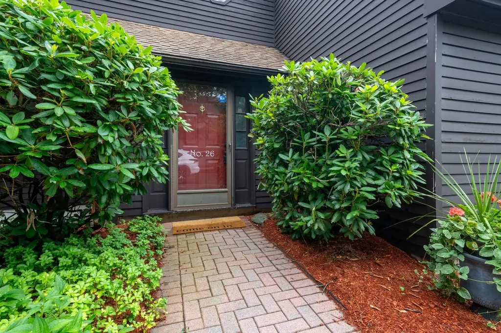 26 Stacey Circle Windham NH 03087