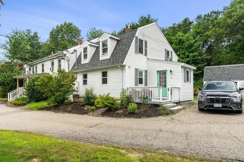 2 River Road Brentwood NH 03833