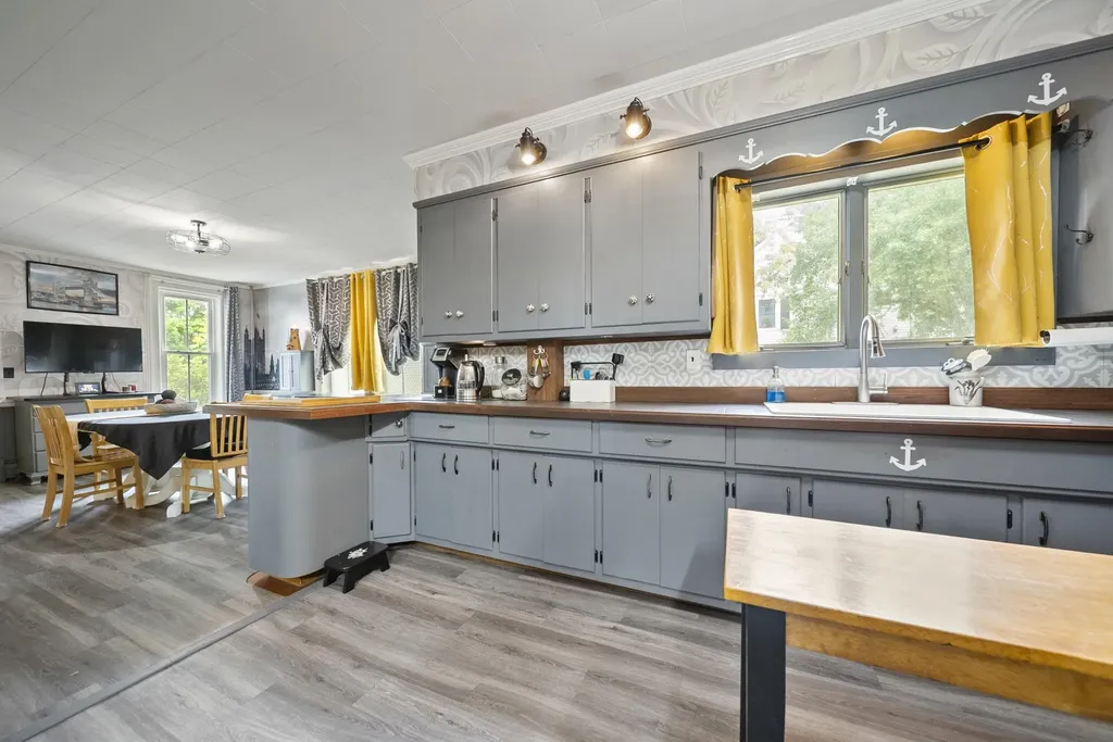 37 Park Street Newport NH 03773