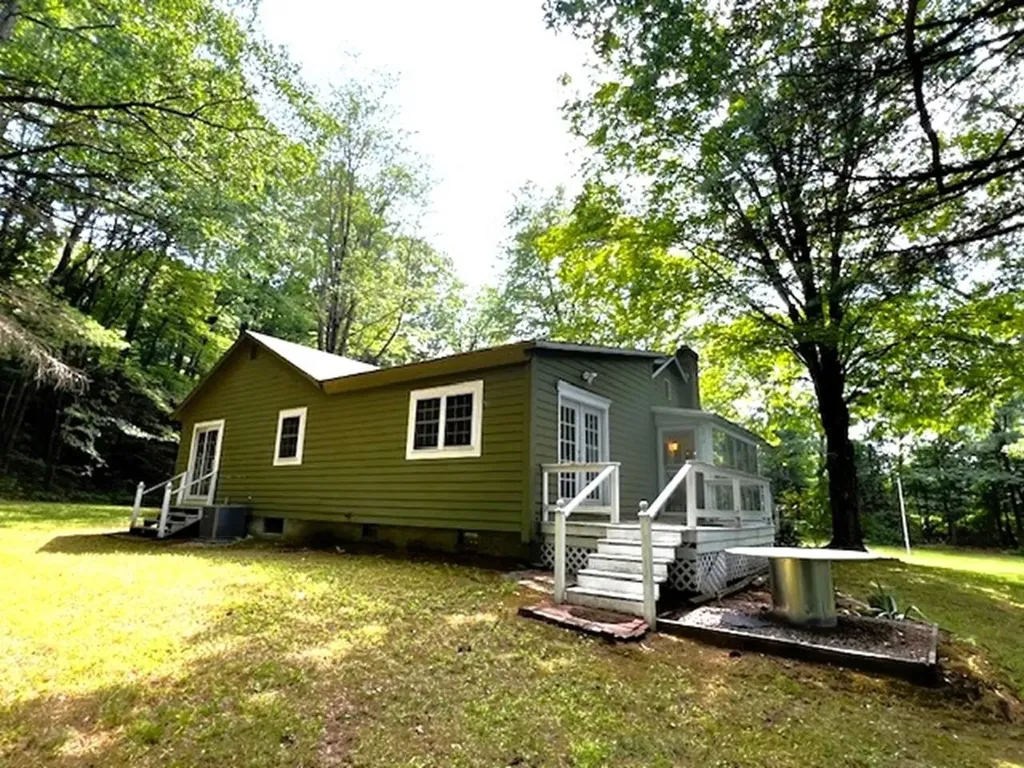 23 Bittersweet Lane Chesterfield NH 03466