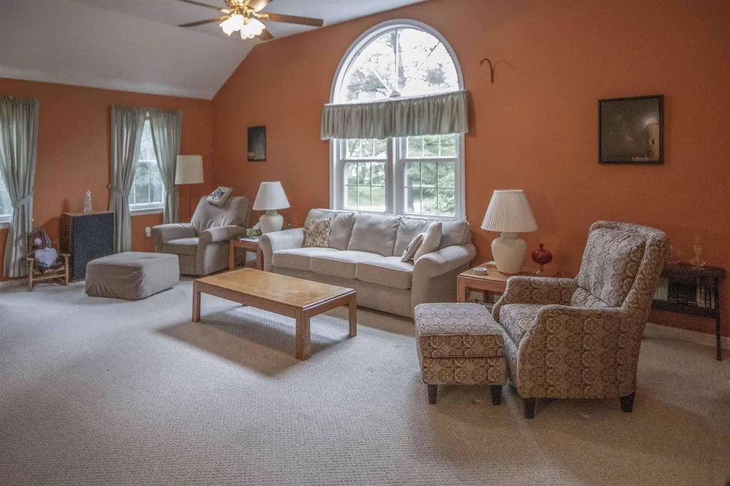 4 Woodbine Drive Londonderry NH 03053