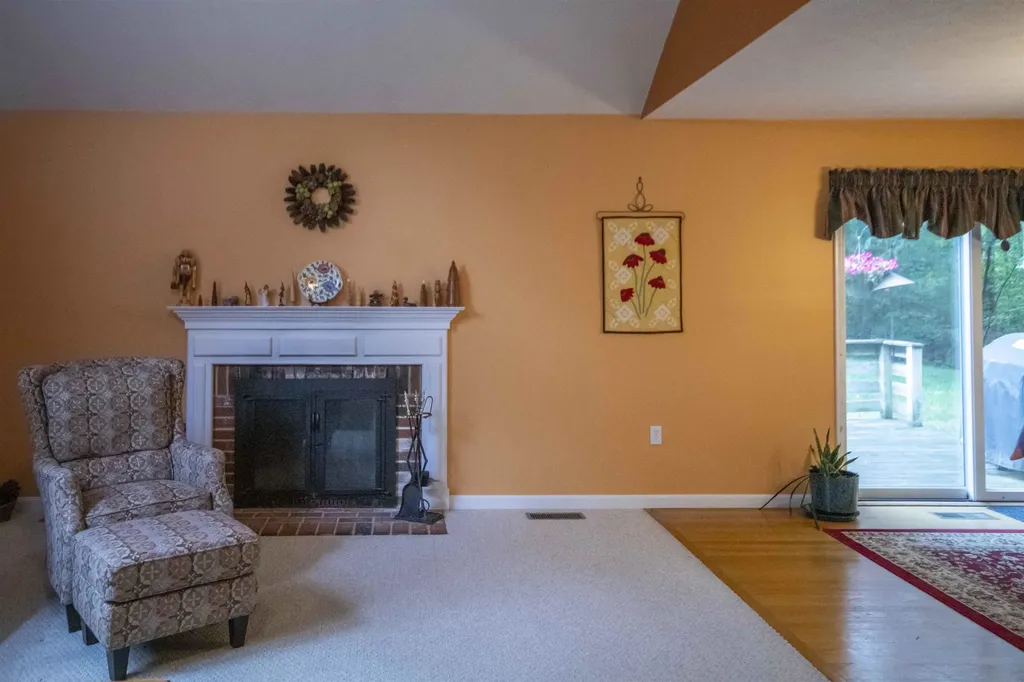 4 Woodbine Drive Londonderry NH 03053