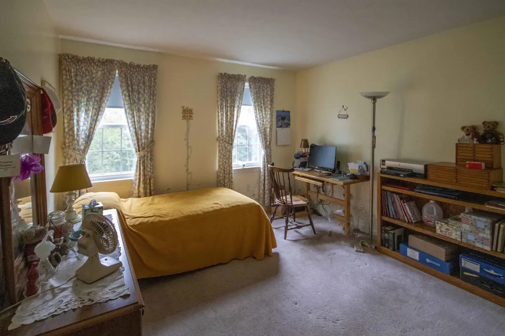 4 Woodbine Drive Londonderry NH 03053