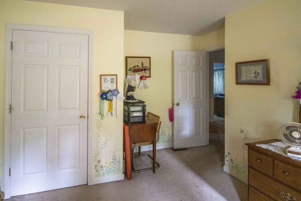 4 Woodbine Drive Londonderry NH 03053