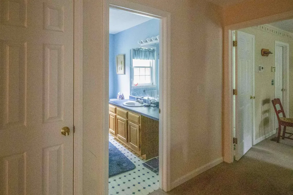 4 Woodbine Drive Londonderry NH 03053