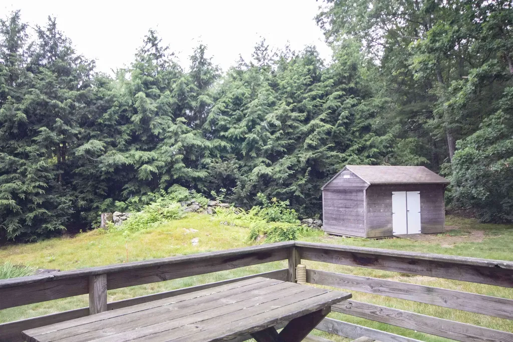 4 Woodbine Drive Londonderry NH 03053