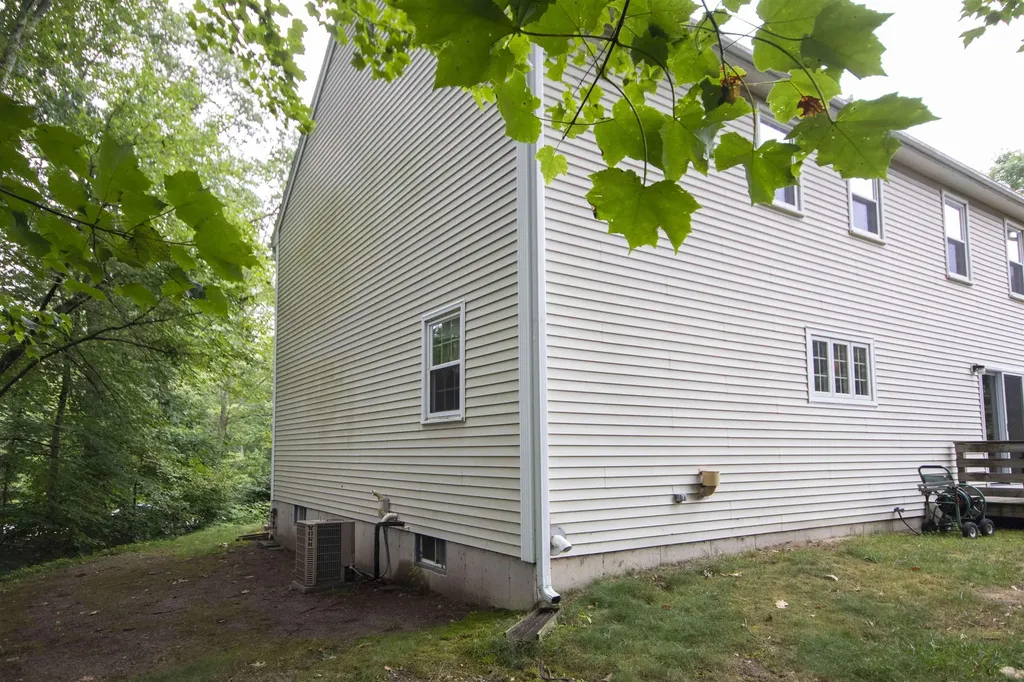 4 Woodbine Drive Londonderry NH 03053