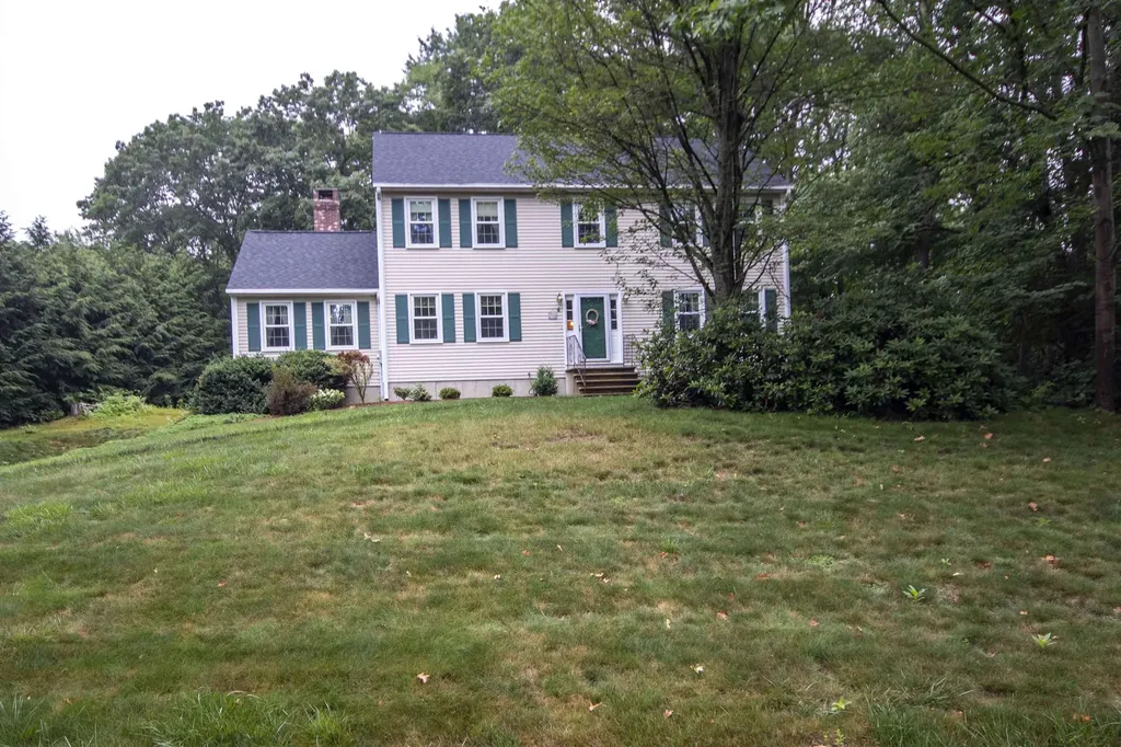 4 Woodbine Drive Londonderry NH 03053