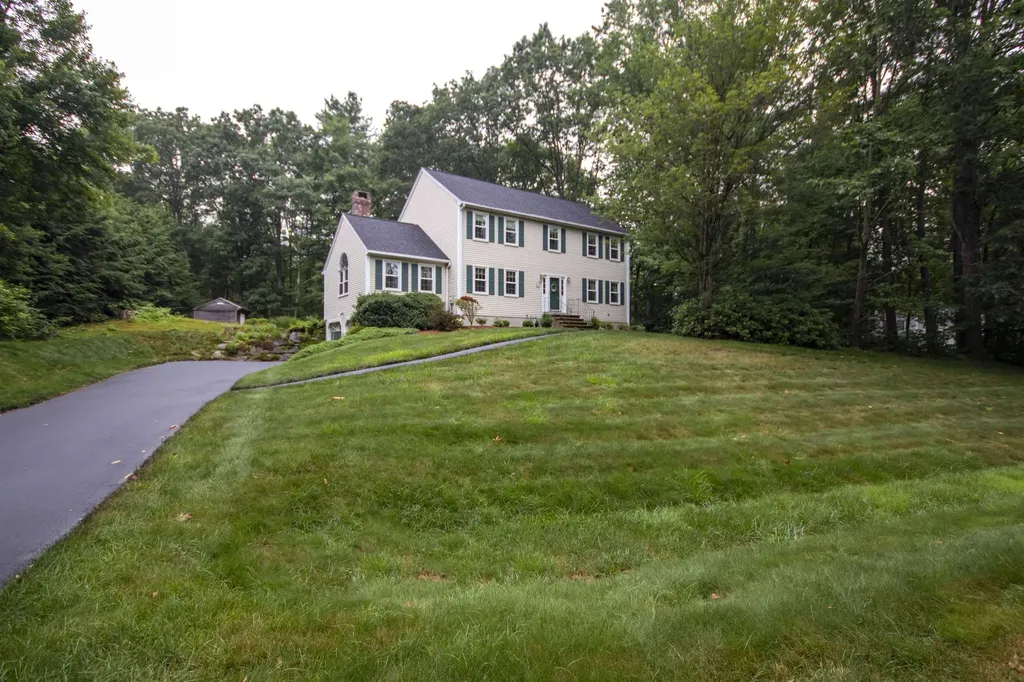 4 Woodbine Drive Londonderry NH 03053