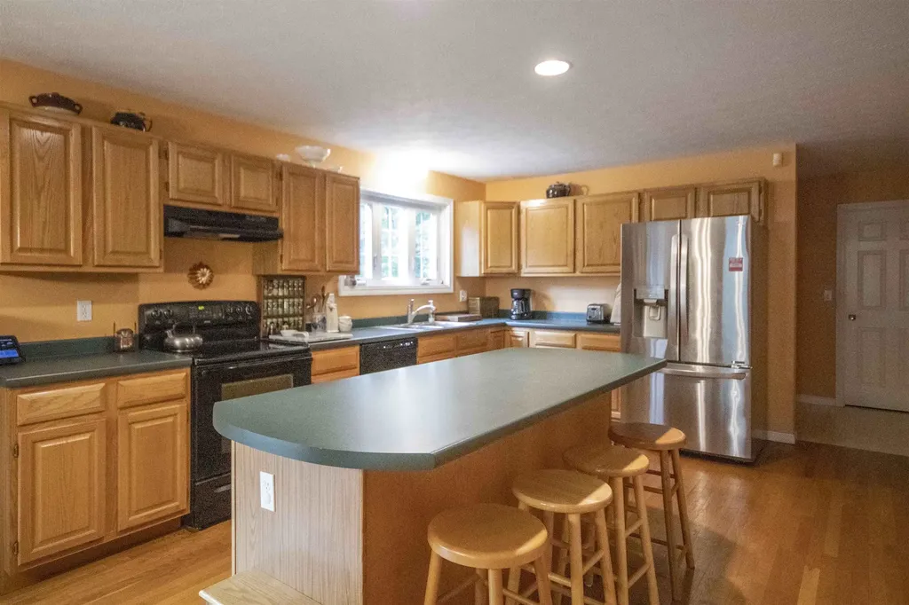 4 Woodbine Drive Londonderry NH 03053