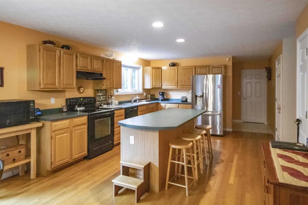 4 Woodbine Drive Londonderry NH 03053