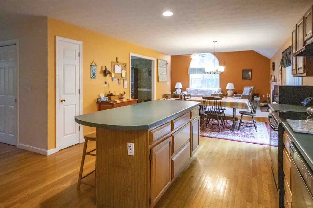 4 Woodbine Drive Londonderry NH 03053