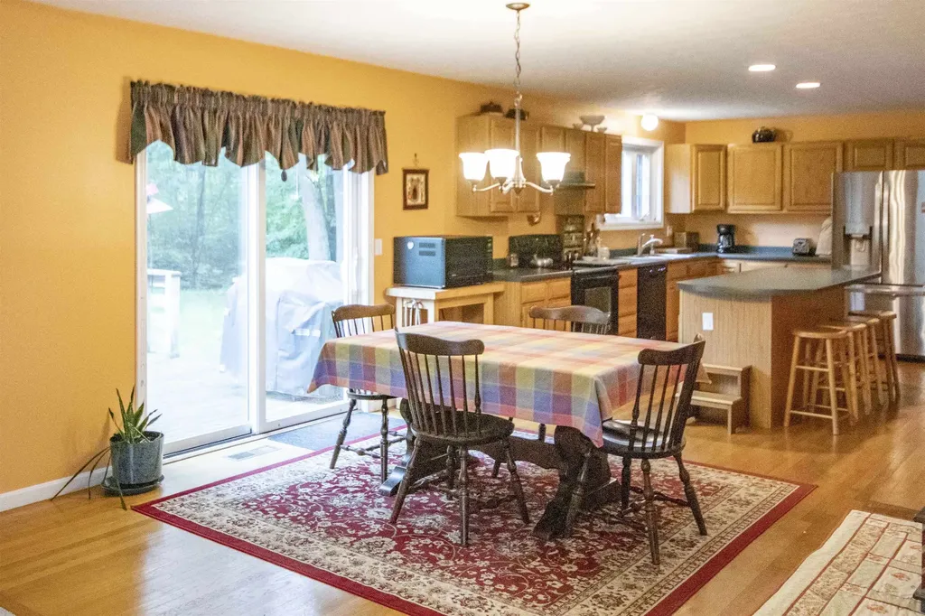 4 Woodbine Drive Londonderry NH 03053