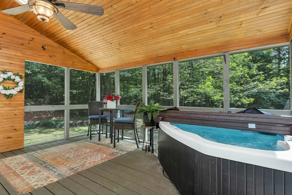 31 Friar Tuck Way Wolfeboro NH 03894
