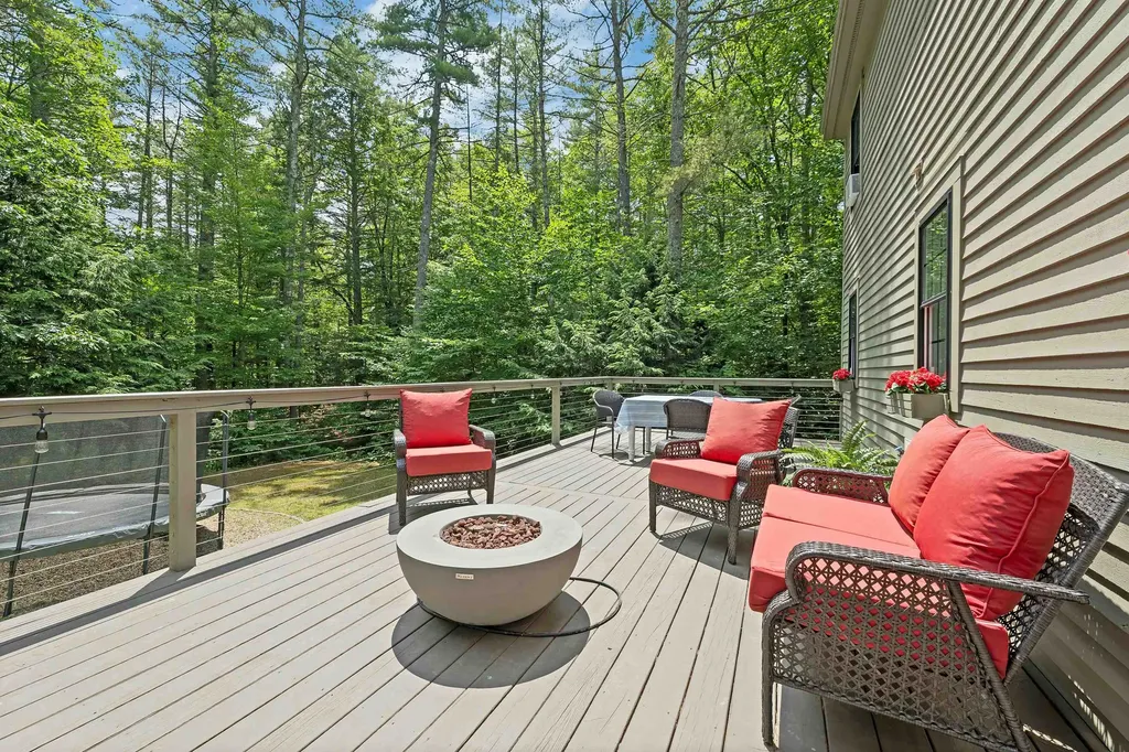31 Friar Tuck Way Wolfeboro NH 03894