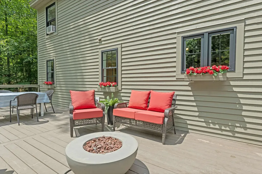 31 Friar Tuck Way Wolfeboro NH 03894