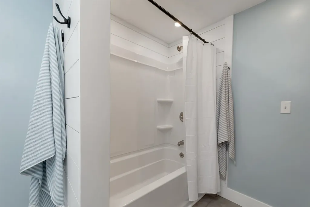 31 Friar Tuck Way Wolfeboro NH 03894