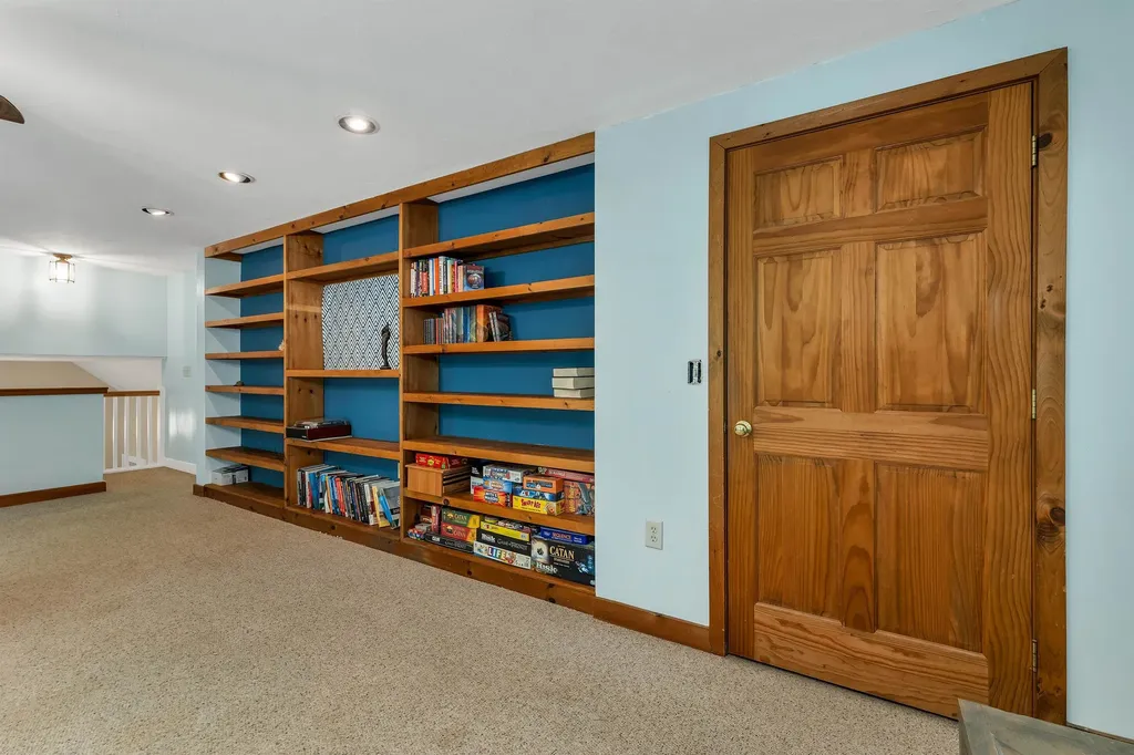 31 Friar Tuck Way Wolfeboro NH 03894