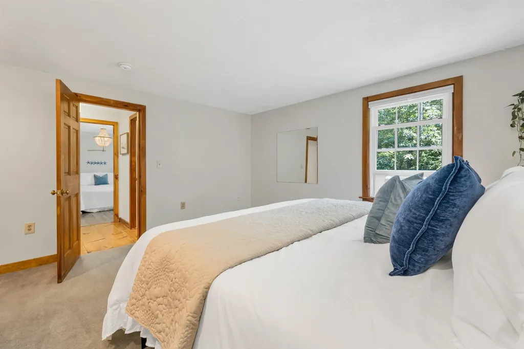 31 Friar Tuck Way Wolfeboro NH 03894