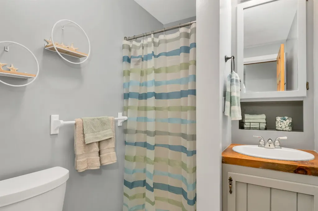 31 Friar Tuck Way Wolfeboro NH 03894
