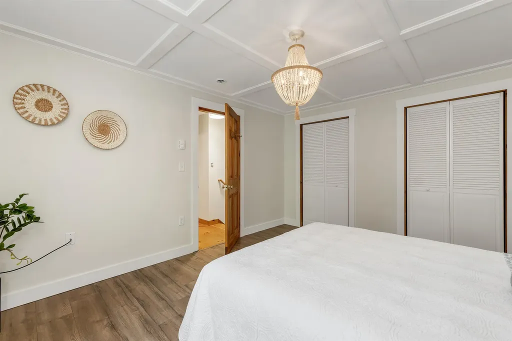31 Friar Tuck Way Wolfeboro NH 03894