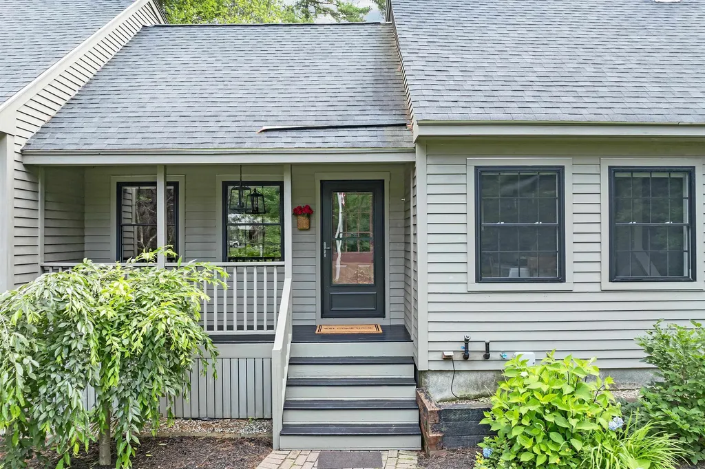 31 Friar Tuck Way Wolfeboro NH 03894