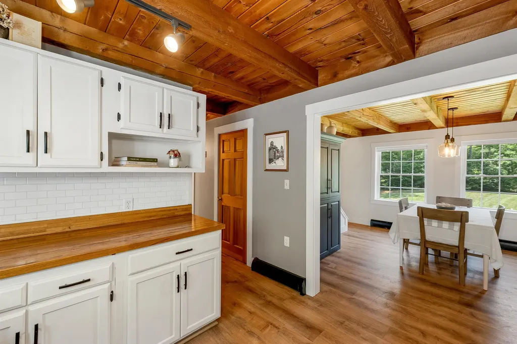 31 Friar Tuck Way Wolfeboro NH 03894