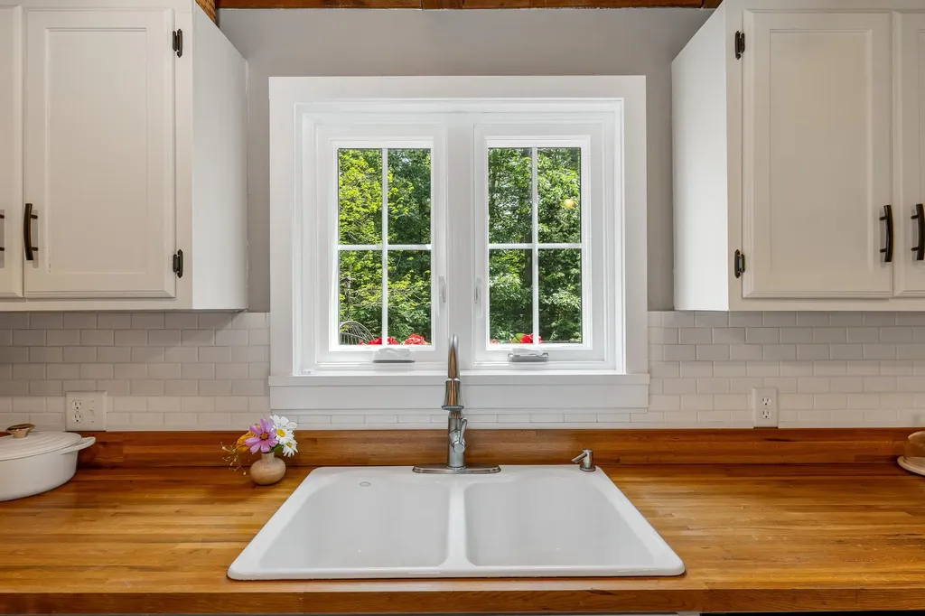 31 Friar Tuck Way Wolfeboro NH 03894