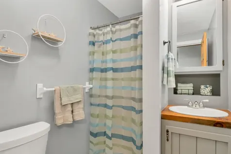 31 Friar Tuck Way Wolfeboro NH 03894