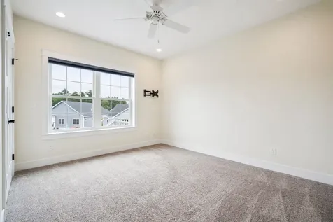 4 Thistle Circle Epping NH 03042
