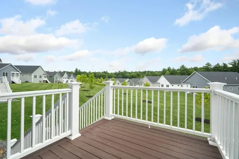 4 Thistle Circle Epping NH 03042