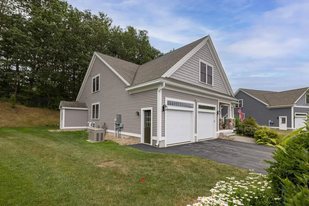 64 Boxwood Path Greenland NH 03840