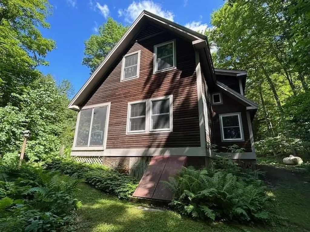 75 Ledgewood Drive Randolph VT 05060-0017