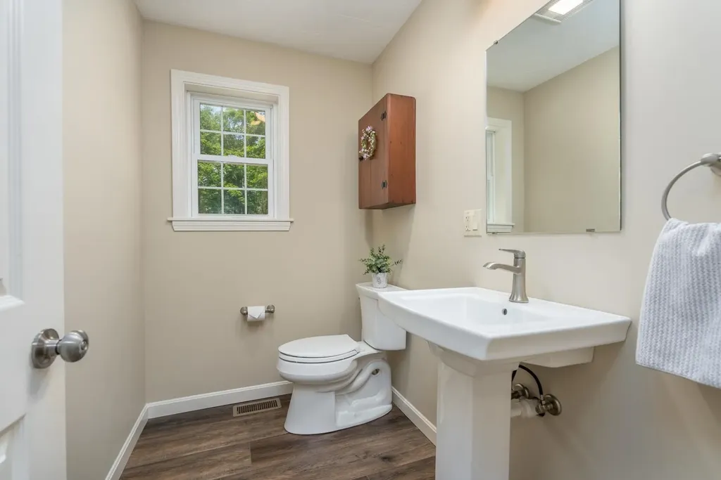 25 Meeting House Hill Road Deerfield NH 03037