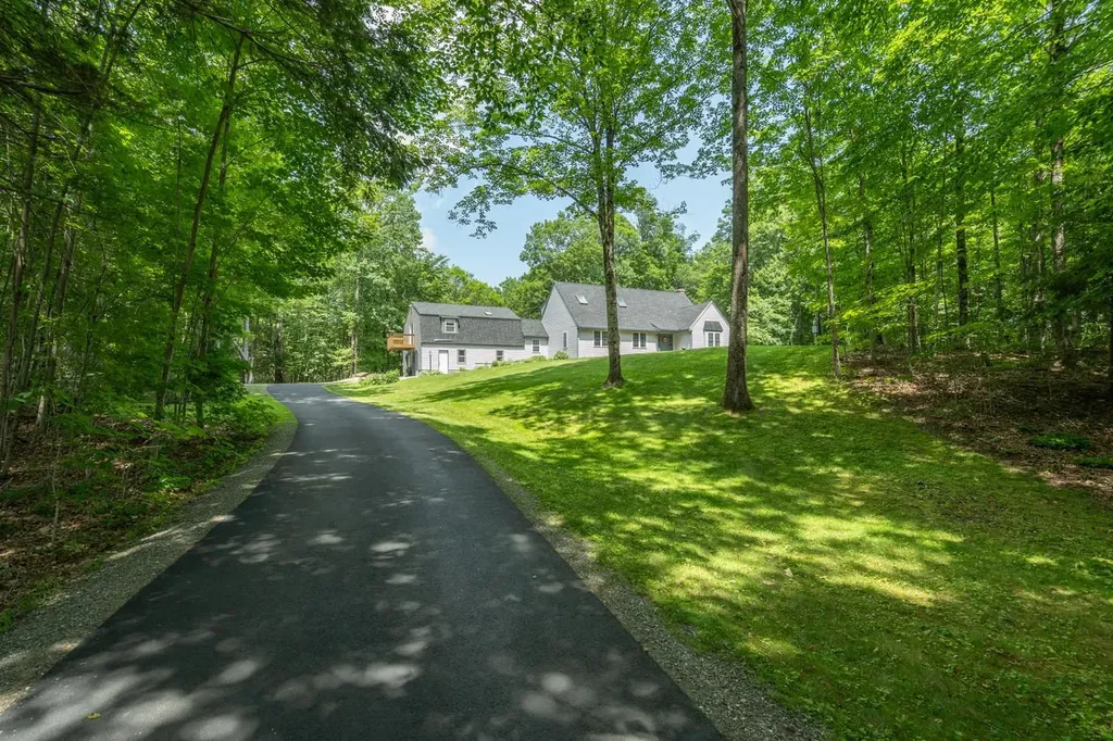 25 Meeting House Hill Road Deerfield NH 03037
