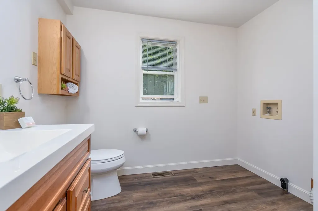 25 Meeting House Hill Road Deerfield NH 03037