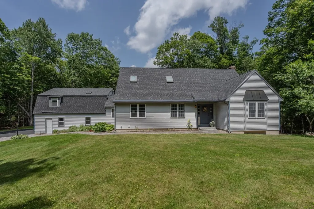 25 Meeting House Hill Road Deerfield NH 03037