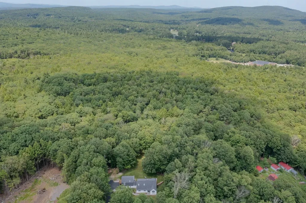 25 Meeting House Hill Road Deerfield NH 03037