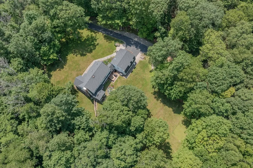 25 Meeting House Hill Road Deerfield NH 03037