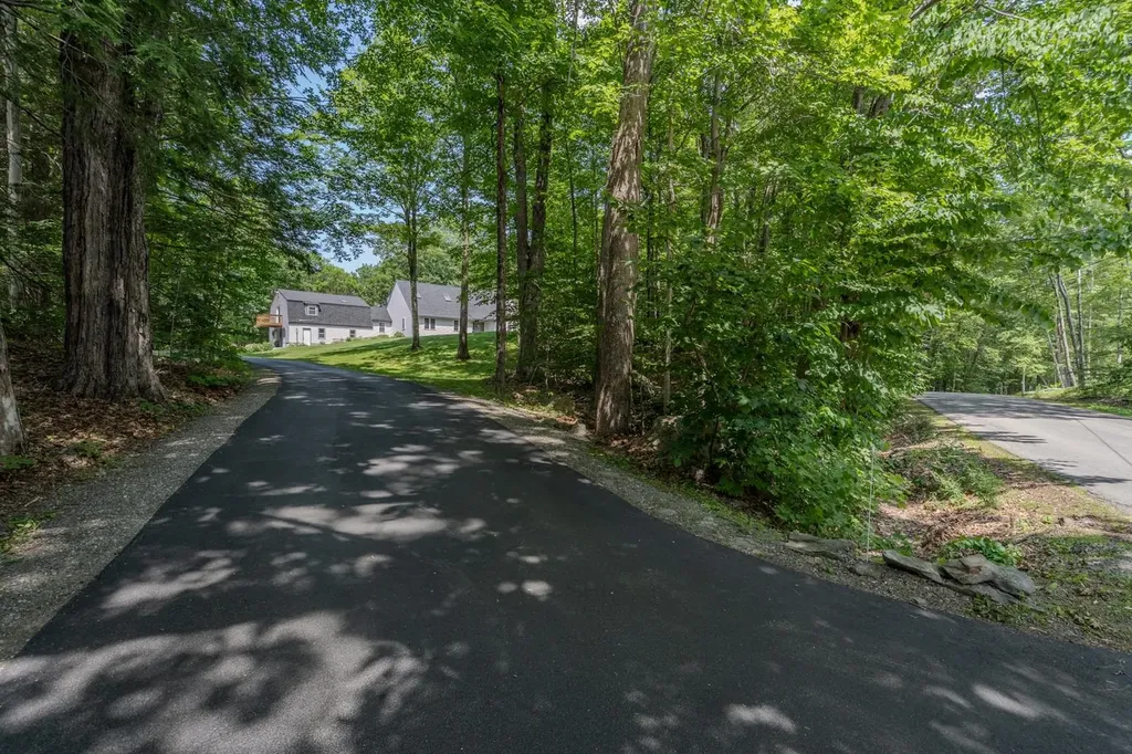 25 Meeting House Hill Road Deerfield NH 03037
