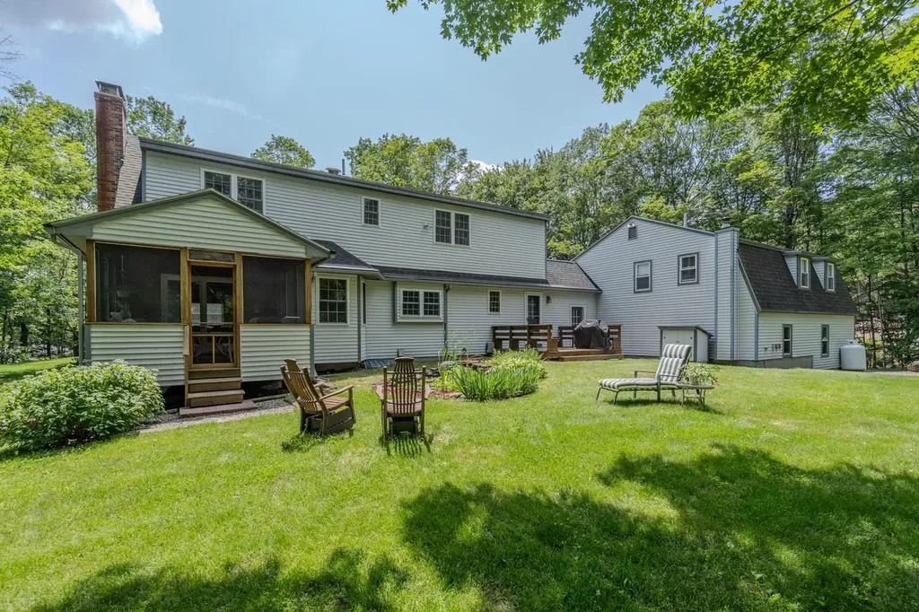 25 Meeting House Hill Road Deerfield NH 03037