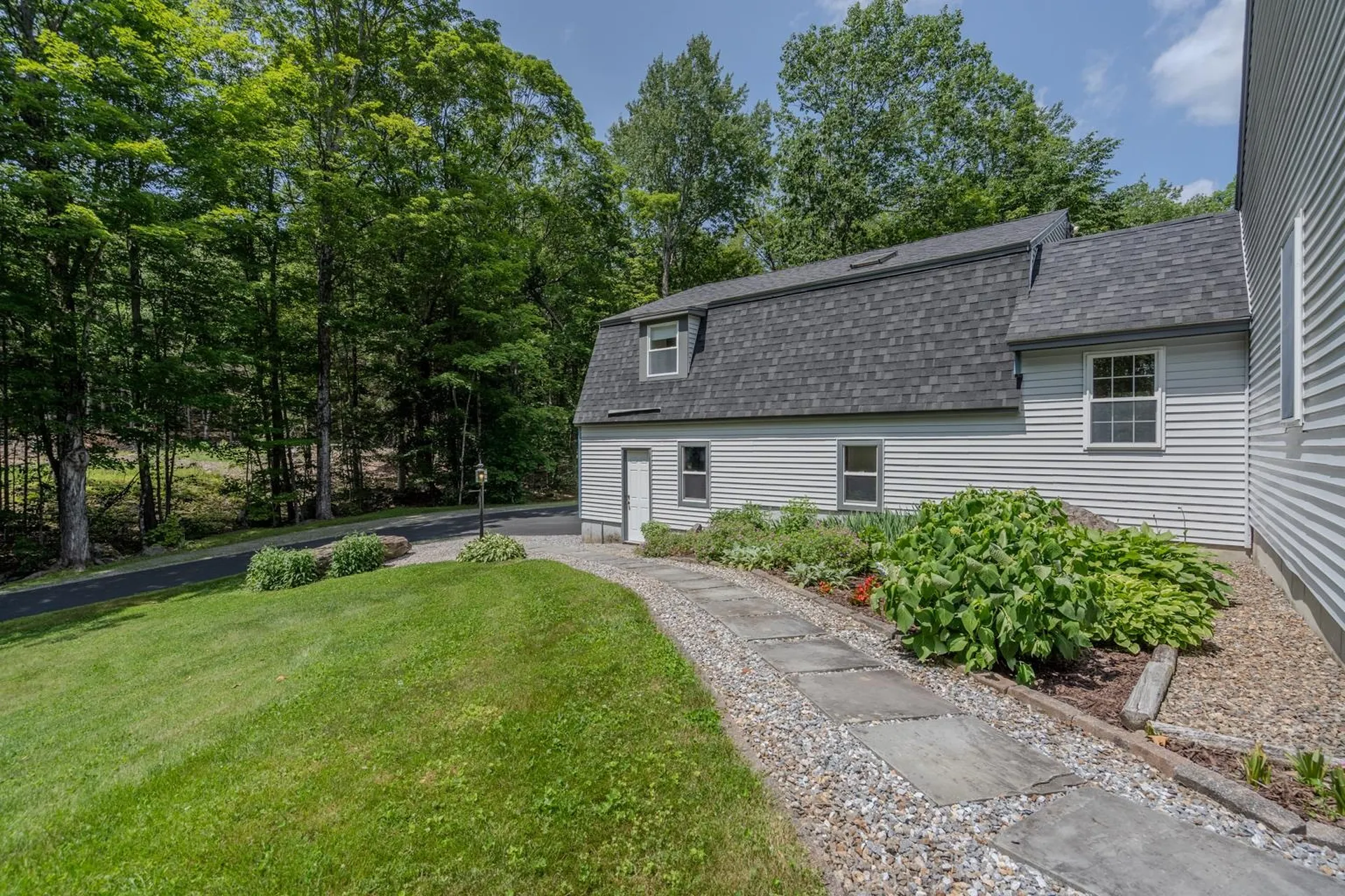 25 Meeting House Hill Road Deerfield NH 03037