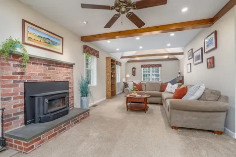 25 Meeting House Hill Road Deerfield NH 03037